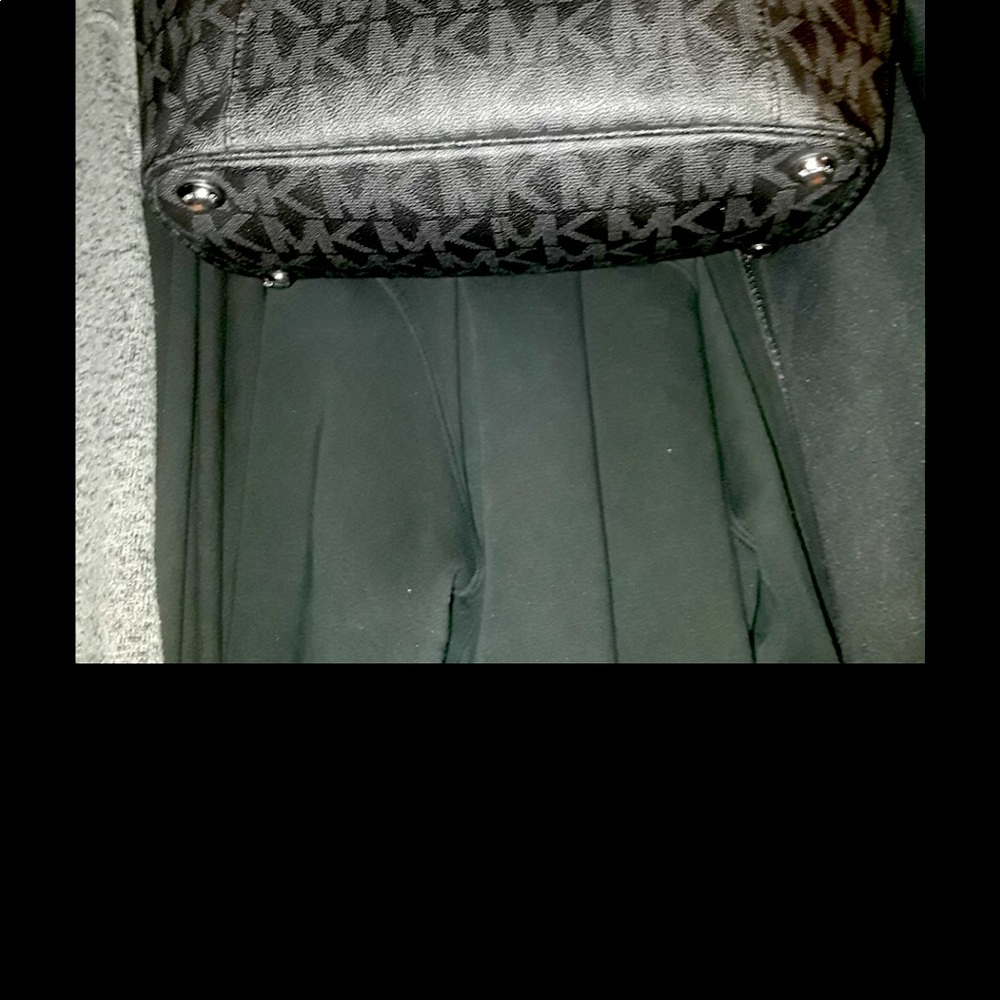 Michael Kors tote - Picture 2 of 11